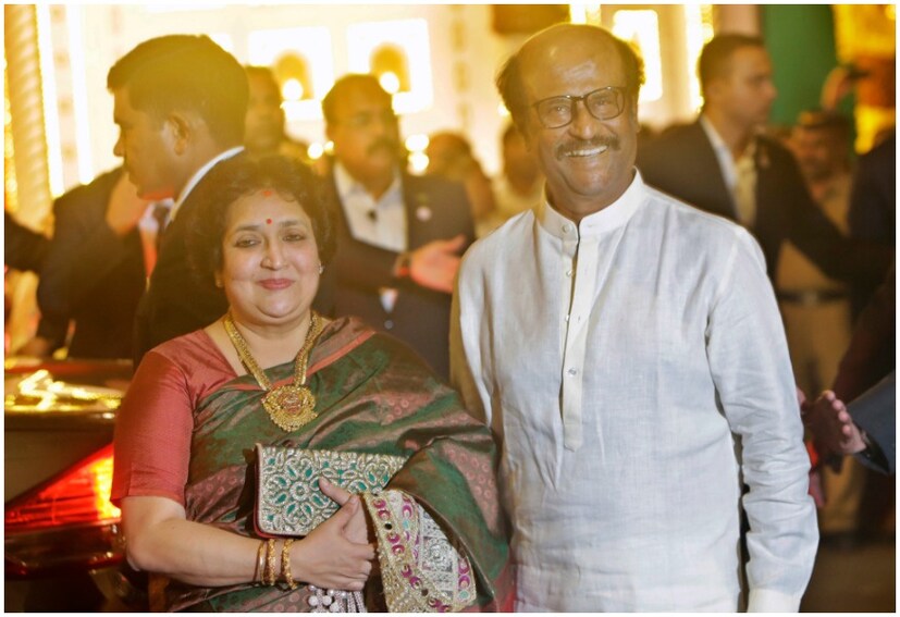 ইশার বিয়েতে স্ত্রী কে নিয়ে উপস্থিত ছিলেন রজনীকান্ত ৷ (Image: AP/RIL)