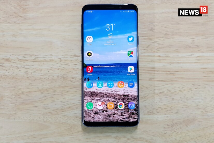 Samsung Galaxy S9 Plus ব্যবহার করা হয়েছে ৬.১ ইঞ্চির সুপার এমোলেড ইনফিনিটি ডিসপ্লে যার রেজুলেশন ১৪৪০পি বা কোয়াড এইচডি প্লাস। 
