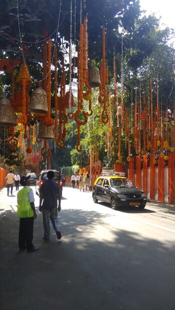 বাড়তি নিরাপত্তা তো রয়েছেই ৷ কারণ তাবড়ও অতিথিদের সমাগম হতে চলেছে এই বাড়িতেই ৷  Photo Courtesy : Sachin Gokhale, News18