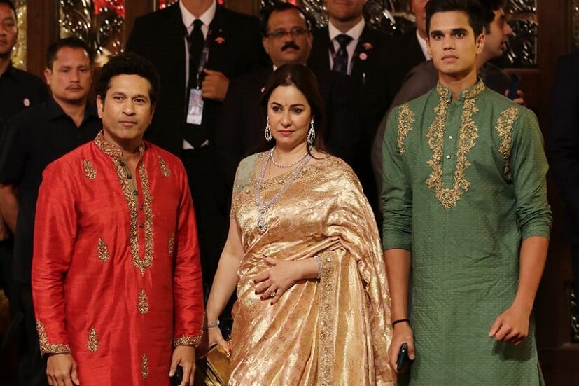 ইশা অম্বানির বিয়েতে চাঁদের হাট ৷ একের পর এক তারকা নিজের নিজের স্টেটমেন্ট নিয়ে হাজির হচ্ছেন মুকেশ আম্বানির মেয়ের বিয়েতে ৷ Sachin Gokhale/News18