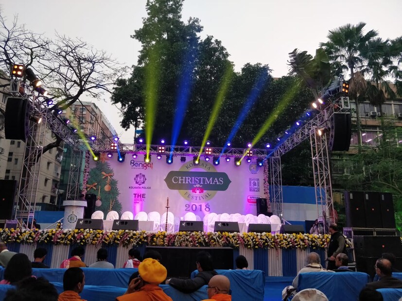 বাঙালি সাহেব হওয়ার চেষ্টা৷ তা হোক৷ সাহেবি কেতায় কালে কালে বেশ মানিয়ে নিয়েছে কলকাতা৷ ছবিটি সৌজন্য: সৃজা ভট্টাচার্য
