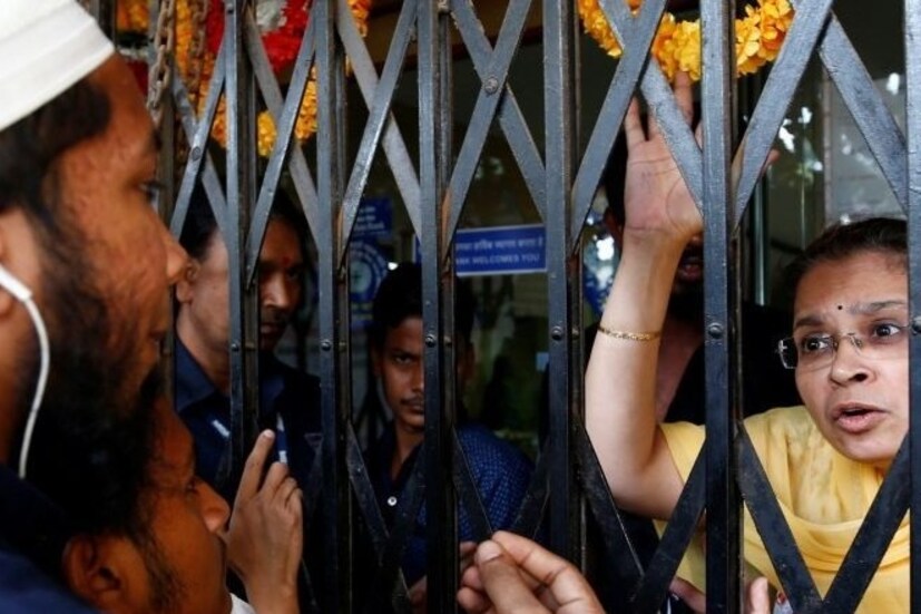 • পাশাপাশি, ইউনিয়নের দাবি ব্যাঙ্কে প্রয়োজনের তুলনায় কর্মী সংখ্যা কম ৷ অবিলম্বে আরও কর্মী নিয়োগ করা হোক এমনটাই চায় ব্যাঙ্ক ইউনিয়নগুলি ৷ 