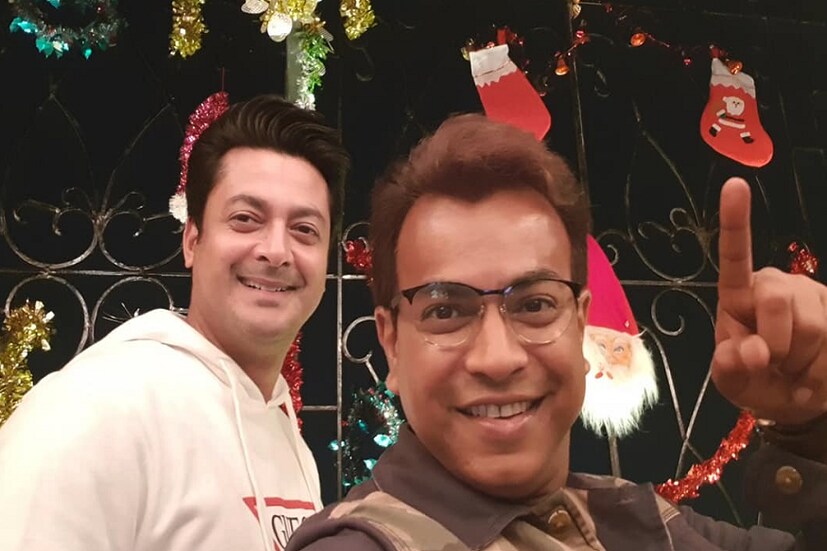 যিশুর বাড়ি সেজে উঠেছিল ক্রিসমাস ট্রি ও সান্টা টুপিতে ৷ Photo Courtesy: Facebook 