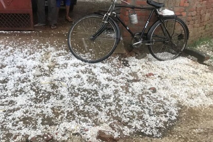 তাপমাত্রার পারদ ক্রমশ কমছে ৷ ঠাণ্ডায় কাঁপছে দক্ষিণবঙ্গ থেকে উত্তরবঙ্গ ৷ হাড়হিম ঠাণ্ডায় জুবুথুবু উত্তরবঙ্গ ৷ একদিকে লাভা থেকে লোলেগাঁও ৷ অন্যদিকে, দার্জিলিঙ থেকে মিরিক ৷ চাদরমুরি দিয়েছে গোটা উত্তরবঙ্গ ৷ 