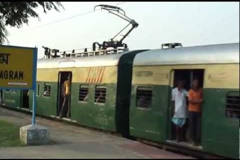 এর ফলে আপ ও ডাউনে (হাওড়া-বর্ধমান কর্ড শাখার) মশাগ্রাম, গুড়াপ, বারুইপাড়া, চন্দনপুর লোকাল সম্পূর্ণ রূপে বন্ধ থাকবে ৷ শুধুমাত্র হাওড়া-বর্ধমান ও বর্ধমান-হাওড়া লোকাল চলাচল করবে ৷ প্রতীকী ছবি ৷
