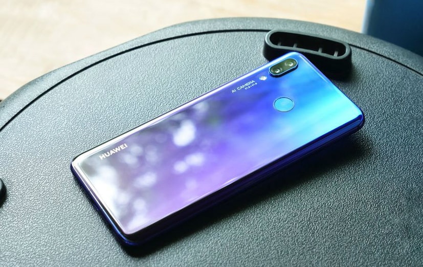 Huawei P Smart (2019) ফোনে রয়েছে 3,400 mAh ব্যাটারি। কোম্পানি জানিয়েছে এই ফোনে এক চার্জে 4G নেটওয়ার্কে 10 ঘন্টা ইন্টারনেট ব্রাউজ করা যাবে। (Photo collected)