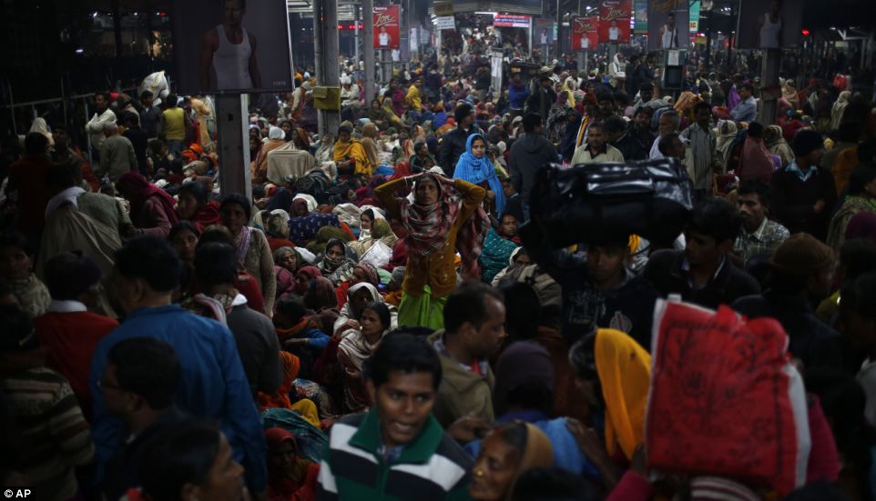 • ৫ হাজার প্রবাসী ভারতীয়কে আনার জন্য নয়াদিল্লি এবং এলাহাবাদের মধ্যে ৫টি স্পেশ্যাল ট্রেন চালানো হবে বলে রেল সূত্রে খবর। • ৫ হাজার প্রবাসী ভারতীয়কে আনার জন্য নয়াদিল্লি এবং এলাহাবাদের মধ্যে ৫টি স্পেশ্যাল ট্রেন চালানো হবে বলে রেল সূত্রে খবর।