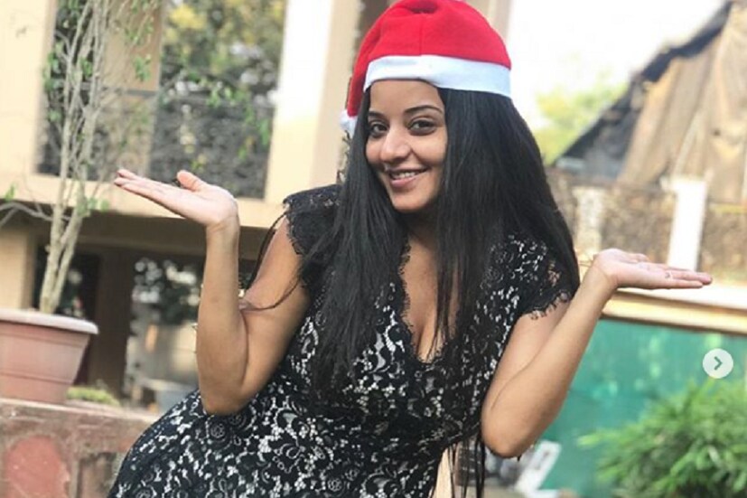 তাঁর সব ভক্তদের ঝুমা বৌদি জানিয়ে দিলেন মেরি ক্রিসমাস ৷ Photo Courtesy: Instagram 