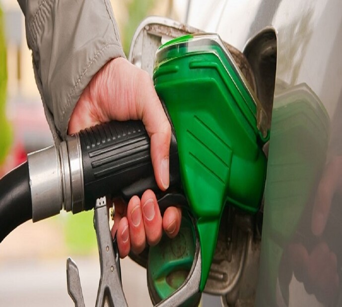 সেখানে মুম্বইয়ে লিটার প্রতি দাম পেট্রোল-ডিজেলের দাম ৭৪.৪৭ ও ৬৫.৭৬ টাকা ৷ প্রতীকী ছবি ৷