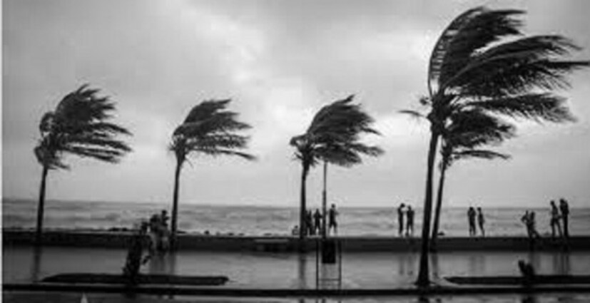 জেলাগুলিকে সতর্ক করল নবান্ন ৷ নবান্নের কন্ট্রোলরুম থেকে মনিটরিং ৷ নিয়মিত যোগাযোগ জেলাগুলির সঙ্গে ৷ প্রস্তুত রাখা হচ্ছে বিপর্যয় মোকাবিলা দলকে ৷ 