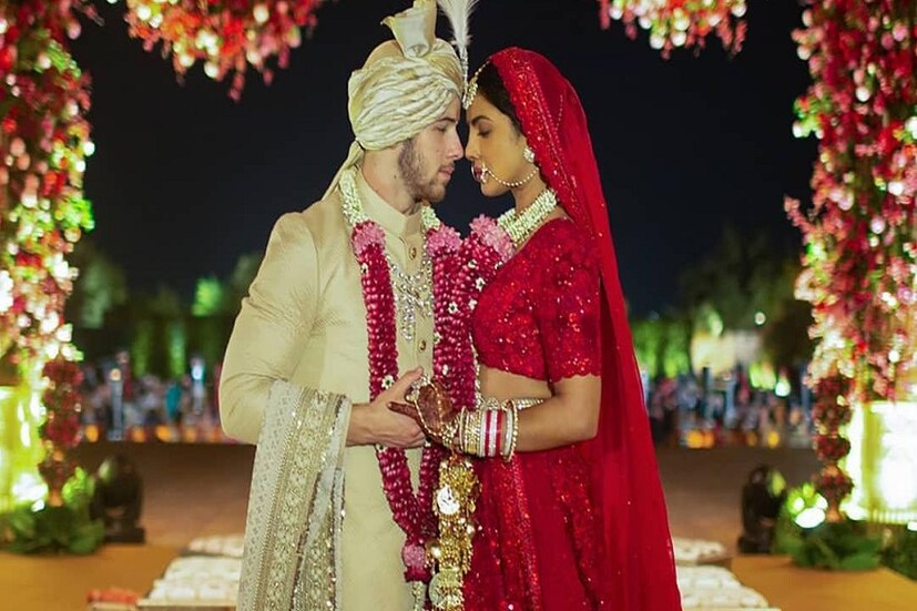 বিখ্যাত মার্কিন ওয়েসাইটে এই প্রতিবেদন প্রকাশিত হতেই নিন্দার ঝড় ওঠে সোশ্যাল মিডিয়ায়৷ প্রিয়াঙ্কা সম্পর্কে এরকম অপমানজনক মন্তব্য জাতিবিদ্বেষ মূলক, লিঙ্গবৈষম্য মূলক ও অস্বস্তিকর বলে উড়ে আসতে থাকে একের পর এক টুইট৷ 
