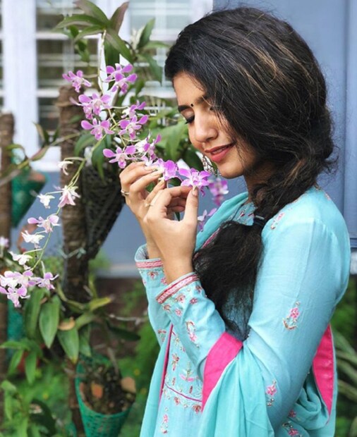 ৯ই ফেব্রুয়ারি প্রিয়ার প্রথম ছবি ওরু আদর লাভের একটি গান মুক্তি পেতেই শোরগোল পড়ে যায় ৷ কয়েক ঘণ্টার মধ্যেই ভিডিওটি ব্যাপকভাবে শেয়ার হতে থাকে ৷ দুই কলেজ পড়ুয়ার প্রেম নিয়ে ২৮ সেকেন্ডের একটি ভিডিও ক্লিপ হয়ে গিয়েছিল ২০১৮-র ভ্যালেন্টাইন্স ডে-র অ্যান্থেম ! সঙ্গে সঙ্গেই সোশ্যাল মিডিয়া সেনসেশন হন প্রিয়া ৷ চলে আসেন খবরের শিরোনামে ৷ Photo Courtesy: Instagram