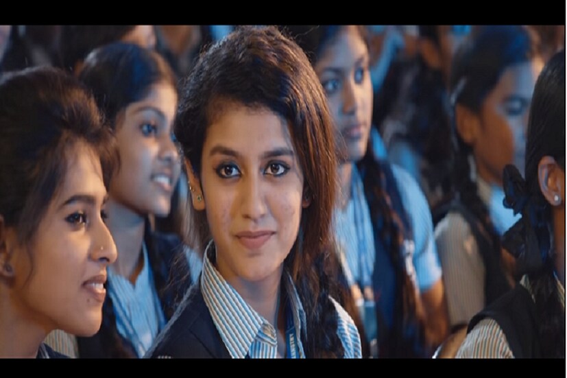 ছবির গানে তিনি চোখের ইশারা করেছিলেন ছবির নায়কে, কিন্তু সেই ইশারা পৌঁছে গেল তামাম দুনিয়ার কাছে ৷ গানটি মুক্তি পাওয়ার ১ ঘণ্টার মধ্যেই প্রিয়ার ইনস্টাগ্রামে ৬ লক্ষ ফলোয়ার হয়ে গিয়েছিল ! প্রায় সাড়ে ৪ কোটি মানুষ দেখেছিলেন সেই ভিডিওটি ও ৷  হঠাৎ করেই যেন স্টার হয়ে গেলন প্রিয়া প্রকাশ ভরিয়ার ৷ Photo Courtesy: Instagram 