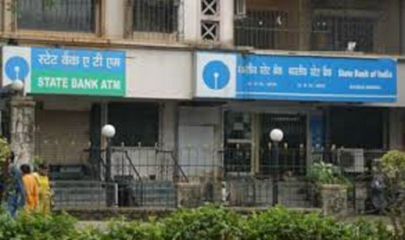  এর আগে ICICI ব্যাঙ্ক, ইউনিয়ন ব্যাঙ্ক, ডিসিবি ব্যাঙ্ক ও লক্ষ্ণী বিলাস ব্যাঙ্ক লোনের উপর ইন্টারেস্ট রেট বাড়িয়েছিল ৷ ICICI ব্যাঙ্ক লোনের রেট ০.১০ শতাংশ বাড়িয়েছে ৷ অথার্ৎ ICICI ব্যাঙ্কের MCLR বেড়ে হয়েছে 8৷8 শতাংশ ৷