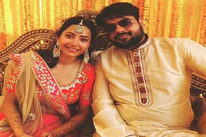 ১২ ডিসেম্বর সন্ধেয় ছিল এনগেজমেন্ট৷ বিয়ের আগের দিনই আংটি বদল করে বাগদান সেরে নেন দুজনে৷