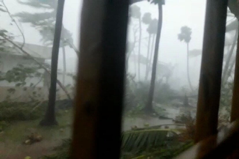 তিতলির জেরে রেল, বিমান, ডাক, ব্যাঙ্ক সব পরিষেবা বন্ধ ছিল ৷ বিদ্যুতের তার ছিঁড়ে গোটা এলাকায় নেমে এসেছিল অন্ধকার ৷ বিধ্বস্ত-বিপর্যস্ত জনজীবন ৷ প্রতীকী ছবি ৷ 