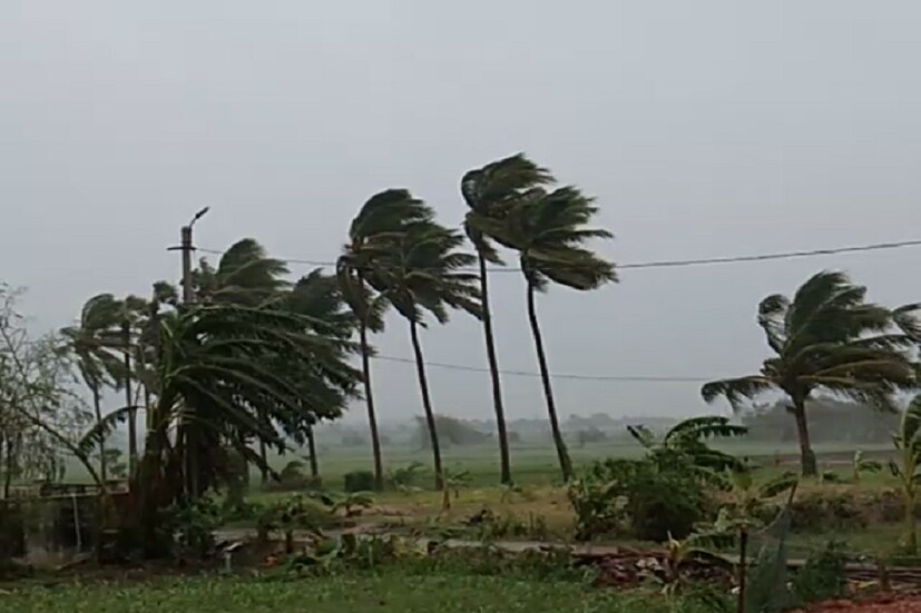 ভয়ঙ্কর ঘূর্ণিঝড় তিতলির জন্য ওড়িশায় একাধিক রেলের একাধিক পরীক্ষা বাতিল করা হয়েছিল ৷ ছবি সংগৃহীত ৷