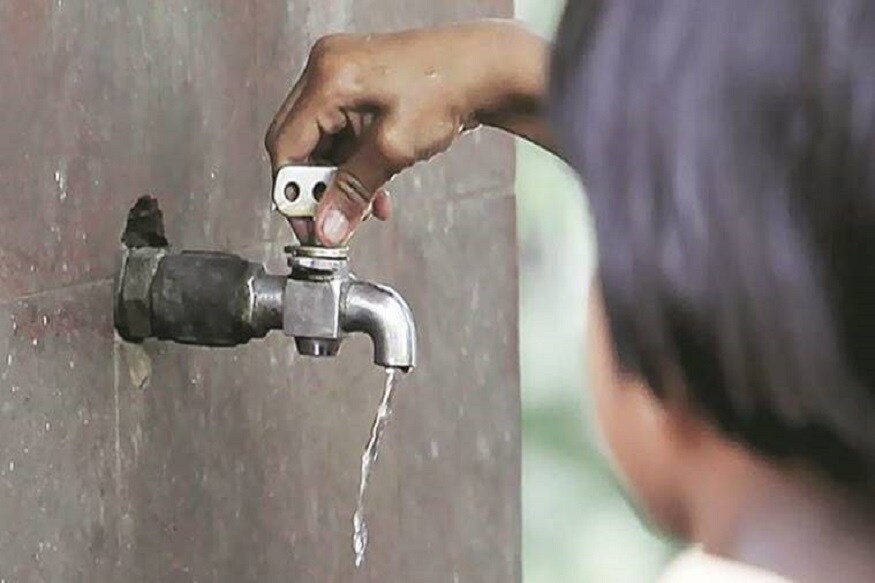সপ্তাহের শেষে জলের কষ্টে ভুগতে চলেছে হাওড়াবাসী ৷ ১ থেকে ১৬ নম্বর ওয়ার্ড এবং ৬৩ থেকে ৬৬ নম্বর ওয়ার্ড, মোট ২০টি ওয়ার্ডে জল পরিষেবা বন্ধ থাকবে। সপ্তাহের শেষে জলের কষ্টে ভুগতে চলেছে হাওড়াবাসী ৷ ১ থেকে ১৬ নম্বর ওয়ার্ড এবং ৬৩ থেকে ৬৬ নম্বর ওয়ার্ড, মোট ২০টি ওয়ার্ডে জল পরিষেবা বন্ধ থাকবে।