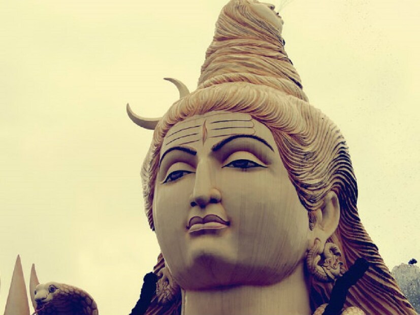 ♦ যে কোনও কাজে সফলতা আসে: এমনটা বিশ্বাস করা হয় যে নতুন কোনও কাজ শুরু করার আগে যদি একবার কাল ভৈরব দেবের অরাধনা করা যায়, তাহলে সে কাজে সফলাতর স্বাদ পেতে সময় লাগে না।
