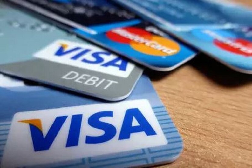 Debit Card এখন বর্তমান গ্রাহকদের কাছে শুধুমাত্র বিলাসিতা নয় এটা দৈনন্দিন জীবনের অত্যন্ত প্রয়োজনীয় অঙ্গ ৷ তাই যখনই কোনও কিছুর প্রয়োজন তখনই ব্যবহার করা হয় এই প্লাস্টিক মানি ৷ Photo- File 