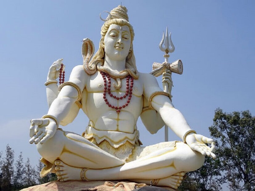 ♦ এমনটা বিশ্বাস করা হয় যে প্রতিদিন ১০৮ বার কাল ভৈরব মন্ত্র পাঠ করলে জন্মকুষ্টিতে থাকা গ্রহ-নক্ষত্রের খারাপ প্রভাব কেটে যেতে সময় লাগে না। ফলে জীবন পথে চলতে চলতে দুঃখ-কষ্টের সম্মুখিন হওয়ার আশঙ্কা যায় কমে।