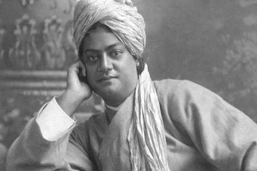 ♦ নরেন্দ্রনাথ দত্ত থেকে স্বামী বিবেকানন্দ হয়ে ওঠা যুবকের জীবনের গল্প কমবেশি সকলেই জানেন। মহান এই বাঙালি যুগে যুগে আসমুদ্রহিমাচলকে জ্ঞানের চক্ষু খুলে জাগ্রত করে চলেছেন। বাঙালি জাতি ও হিন্দু ধর্মকে বিশ্বের মঞ্চে সর্বপ্রথম তিনিই প্রতিষ্ঠিত করেন। শিকাগোর সেই ধর্ম সভার গল্প সকলেই জানেন। নিজের প্রতি বিশ্বাস রাখা, সমস্যায় বুক চিতিয়ে লড়া, জাতীয়তাবাদের ভাবনা, সমাজের সকলকে এক করে দেখার অনুপ্রেরণা এই মহানা বাঙালির কাছ থেকেই পাওয়া। তাঁকে নিয়ে আরও কিছু কম জানা তথ্য জেনে নেওয়া যাক একনজরে।   ♦ নরেন্দ্রনাথ দত্ত থেকে স্বামী বিবেকানন্দ হয়ে ওঠা যুবকের জীবনের গল্প কমবেশি সকলেই জানেন। মহান এই বাঙালি যুগে যুগে আসমুদ্রহিমাচলকে জ্ঞানের চক্ষু খুলে জাগ্রত করে চলেছেন। বাঙালি জাতি ও হিন্দু ধর্মকে বিশ্বের মঞ্চে সর্বপ্রথম তিনিই প্রতিষ্ঠিত করেন। শিকাগোর সেই ধর্ম সভার গল্প সকলেই জানেন। নিজের প্রতি বিশ্বাস রাখা, সমস্যায় বুক চিতিয়ে লড়া, জাতীয়তাবাদের ভাবনা, সমাজের সকলকে এক করে দেখার অনুপ্রেরণা এই মহানা বাঙালির কাছ থেকেই পাওয়া। তাঁকে নিয়ে আরও কিছু কম জানা তথ্য জেনে নেওয়া যাক একনজরে।