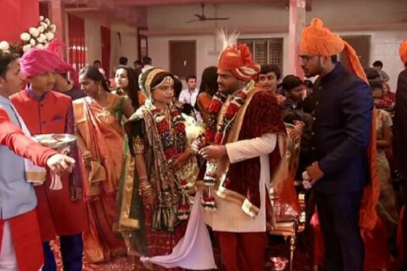 ♦ এ বার জীবনের দ্বিতীয় ইনিংসটা শুরু করলেন তিনি। গুজরাতের দিগসার গ্রামে আজ বিয়েটা সেরে ফেললেন গুজরাতের এই তরুণ নেতা ৷ 