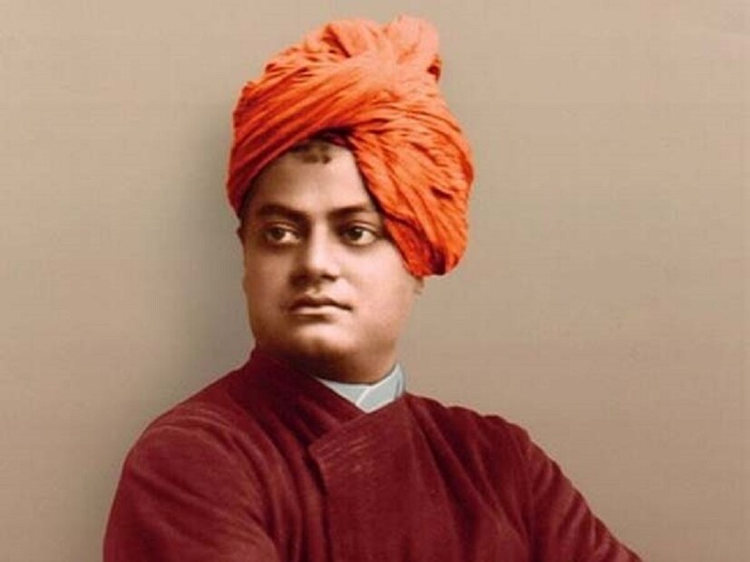  ♦ সমস্যায় লড়ার শপথ-১৮৮৭ সালে একবার বারাণসীর রাস্তায় স্বামী প্রেমানন্দকে নিয়ে ঘুরছেন স্বামীজি। সেইসময়ে কিছু বাঁদরের তাড়া খান। স্বামীজি দৌড়তে শুরু করলে একজন চেঁচিয়ে তাঁদের দাঁড় করান। বিবেকানন্দ ঘুরে দাঁড়ালে বাঁদরের দলও হতভম্ব হয়ে দাঁড়িয়ে পড়ে। সেই ঘটনা নিয়ে পরে ব্যাখ্যা করে স্বামীজি বলেছিলেন, সমস্যা হলে তার মুখোমুখি হতে হবে। তা থেকে পালিয়ে গেলে তার সমাধান হবে না। সাহসী চিত্তে সমস্যার মোকাবিলা করতে হবে।