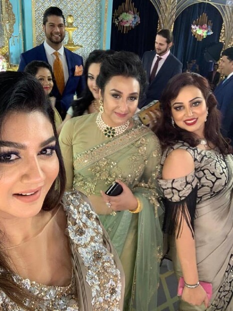 ♦ জয়া আহসানের খুড়তুতো বোনের বিয়ের অনুষ্ঠান ৷ (ছবি: জয়া আহসান ফেসবুক পেজ)