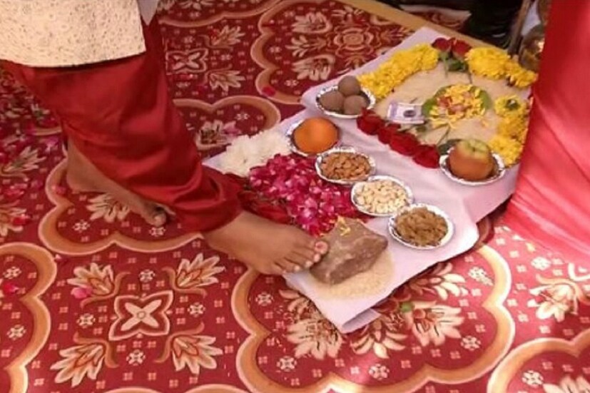 ♦ হার্দিকদের বাড়িতে ছোট থেকেই নিয়মিত যাতায়াত ছিল তাঁর। সূত্রের খবর, হার্দিকের থেকে বছর দুই ছোট কিঞ্জল।