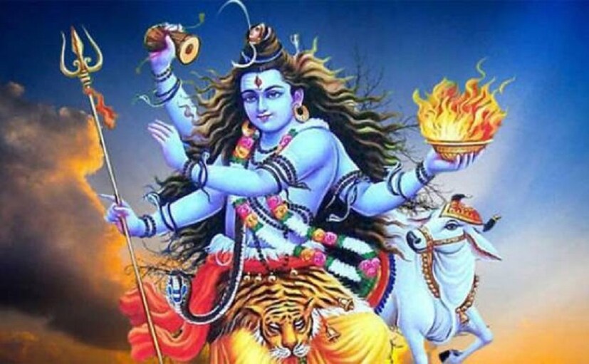 ♦ ধনী হয়ে ওঠার স্বপ্ন পূরণ হয়: শাস্ত্র মতে দেব কাল ভৈরব বেজায় সরল মনের। তাই তো তাঁর মন জয় করাটা খুব সহজ। এমনটা বিশ্বাস করা হয় যে নারকেল, ফুল, সিঁদুর, সরষের তেল এবং কালো তিল বীজ দিয়ে টানা আট সপ্তাহ, শনিবার বা রবিবার বিশেষ সময়ে দেবের অরাধনা করলে সর্বশক্তিমান এতটাই প্রসন্ন হন যে ভক্তের অর্থনৈতিক উন্নতি ঘটতে সময় লাগে না। শুধু তাই নয়, দেবের আশীর্বাদে টাকা-পয়সা সংক্রান্ত নানা ঝামেলা মিটে যেতেও সময় লাগে না। তাই তো বলি বন্ধু, এ জীবনে যদি অনেকে অনেক টাকার মালিক হয়ে উঠতে চান, তাহলে দেবের শরনাপন্ন হতে দেরি করবেন না যেন!