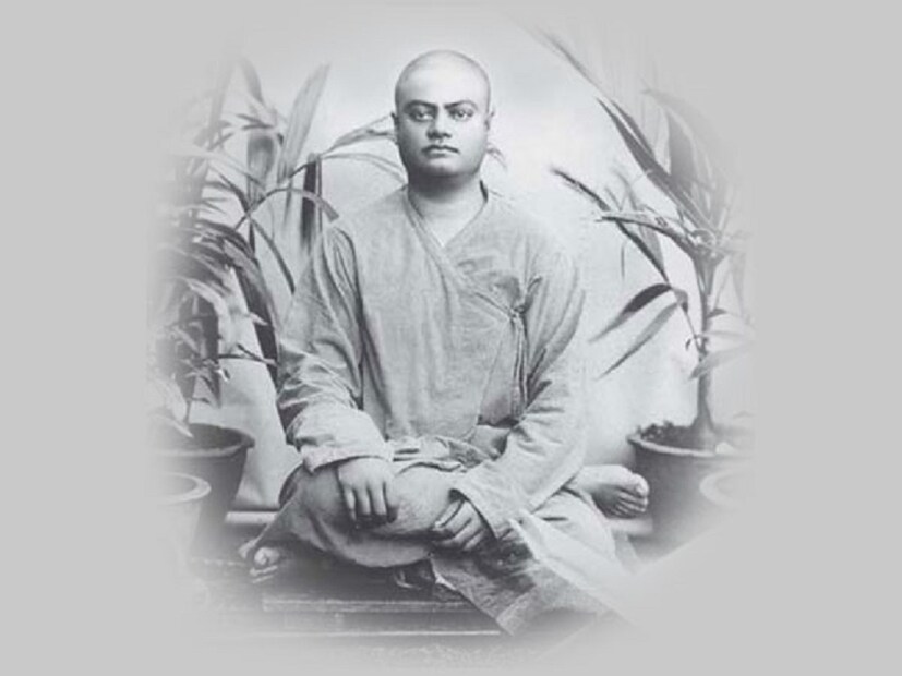 ♦ স্বামীজির শিষ্য শরৎ- হরিদ্বার যাওয়ার পথে শরত চন্দ্র গুপ্ত নামে এক অ্যাসিস্ট্যান্ট স্টেশন মাস্টারের সঙ্গে দেখা হয়। স্বামীজির বড় চোখ দেখেই শরৎ বুঝতে পারেন ইনি কোনও সামান্য ব্যক্তি নন। বিবেকানন্দকে সঙ্গে দেওয়ার ইচ্ছা প্রকাশ করেন শরত। শেষপর্যন্ত নাছোড় শরৎকে দীক্ষা দিয়ে স্বামী সদানন্দ নাম দেন স্বামীজি। সদানন্দ বলতেন, বিবেকানন্দের চেয়ে বড় গুরু কেউ হয় না। আমি তাঁর সারমেয়।