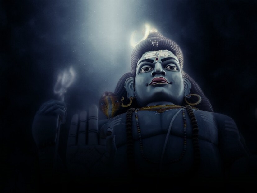  ♦ পরিবারে সুখ-সমৃদ্ধির ছোঁয়া লাগে: শাস্ত্র মতে যে বাড়িতে কাল ভৈরবের পুজো করা হয়, সে গৃহস্থে খারাপ কোনও ঘটনা ঘটার আশঙ্কা যেমন থাকে না, তেমনি পরিবারে সুখ-সমৃদ্ধির ছোঁয়া লাগতেও সময় লাগে না। ফলে প্রিয়জনেদের মধ্যে কোনও ধরনের কলহ বা বিবাদ মাথা চাড়া দিয়ে ওঠার সম্ভাবনাও হ্রাস পায়।