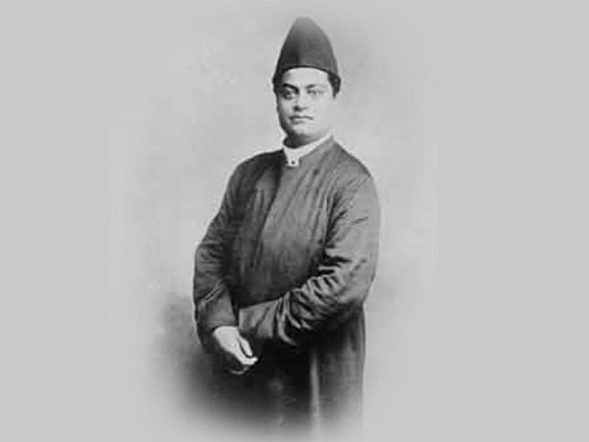♦ বিদ্বান স্বামীজি- মেরঠে থাকাকালীন স্বামীজি লাইব্রেরি থেকে বই আনাতেন। স্বামী অভেদানন্দ বইগুলি নিয়ে আসতেন। আবার পরের দিনই পড়ে তা ফেরত দিয়ে দিতেন স্বামীজি। একদিন লাইব্রেরিয়ানের সন্দেহ হয়। একদিনে কীভাবে বই পড়া সম্ভব। স্বামীজি লাইব্রেরিতে আসতেই, সেই বই থেকে জিজ্ঞাসা করলেন লাইব্রেরিয়ান। স্বামীজি শুধু উত্তর দিলেন না, কোন পাতায় কী লেখা রয়েছে প্রায় সবই বলে দিলেন। যা দেখেন বাকরুদ্ধ হয়ে যান লাইব্রেরিয়ান।