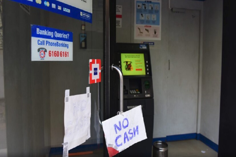 RBI-র তথ্য অনুযায়ী দেশে ২লক্ষ ২১ হাজার ৪৯২টি ATM রয়েছে ৷ সেপ্টেম্বর ২০১৮-এর পরিসংখ্যান অনুযায়ী রয়েছে এত সংখ্যক ATM ৷ এর মধ্যে সরকারি ব্যাঙ্কের ATM মোট ১ লক্ষ ৪৩ হাজার ৮৪৪টি ৷  প্রাইভেট ব্যাঙ্কের ATM সংখ্যা ৫৯ হাজার ৬৪৫টি ৷ বিদেশি ও অ্যন্যান্য ব্যাঙ্কের ATM-এর সংখ্যা ১৮ হাজার ৷ 