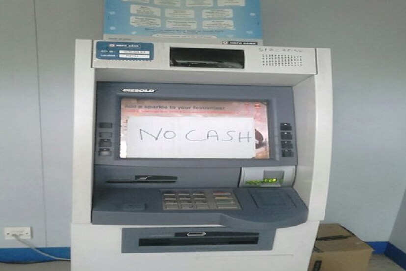 ডিজিটাল লেনদেনের ওপর জোর দেওয়া হলেও, ATM ব্যবহার করেন বেশি সংখ্যক মানুষ ৷ জন ধন অ্যাকাউন্টের ফলে ব্যাঙ্কের গ্রাহকও বেড়েছে ৷ তাই অকেজ ATM বা কম ATM-এর ফলে খুবই অসুবিধা হয় গ্রাহকদের ৷ এই সমস্যা অনেকদিনের যা সমাধানের প্রয়োজন ৷