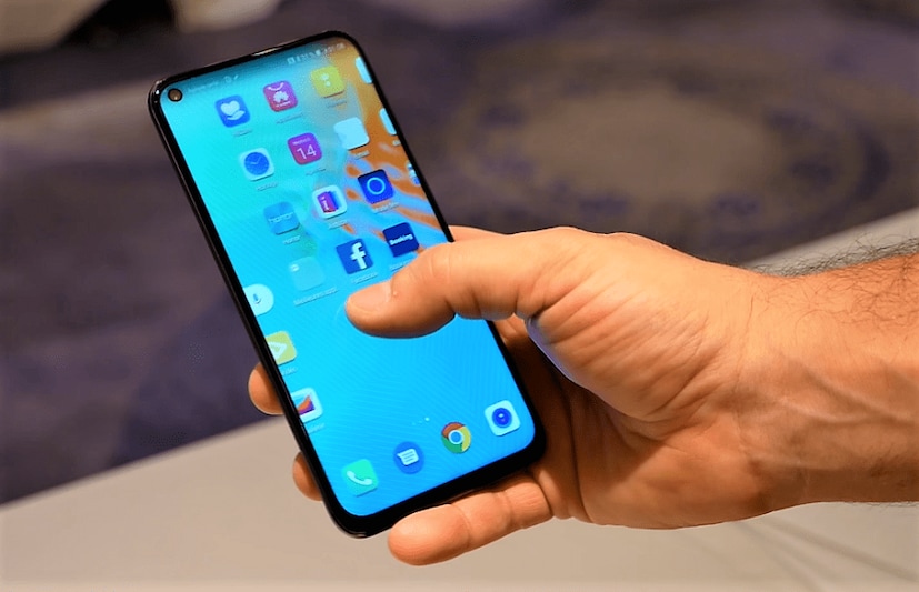 ফোনের ভিতরে রয়েছে ফ্ল্যাগশিপ 7nm Kirin 980 চিপসেট। সাথে থাকছে 6GB বা 8GB RAM আর 128GB বা 256GB স্টোরেজ। (Photo collected)