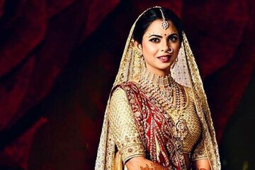 বিয়ের মাস ঘুরতেই সামনে এল ইশা অম্বানির বিয়ের কিছু দুর্দান্ত ছবি