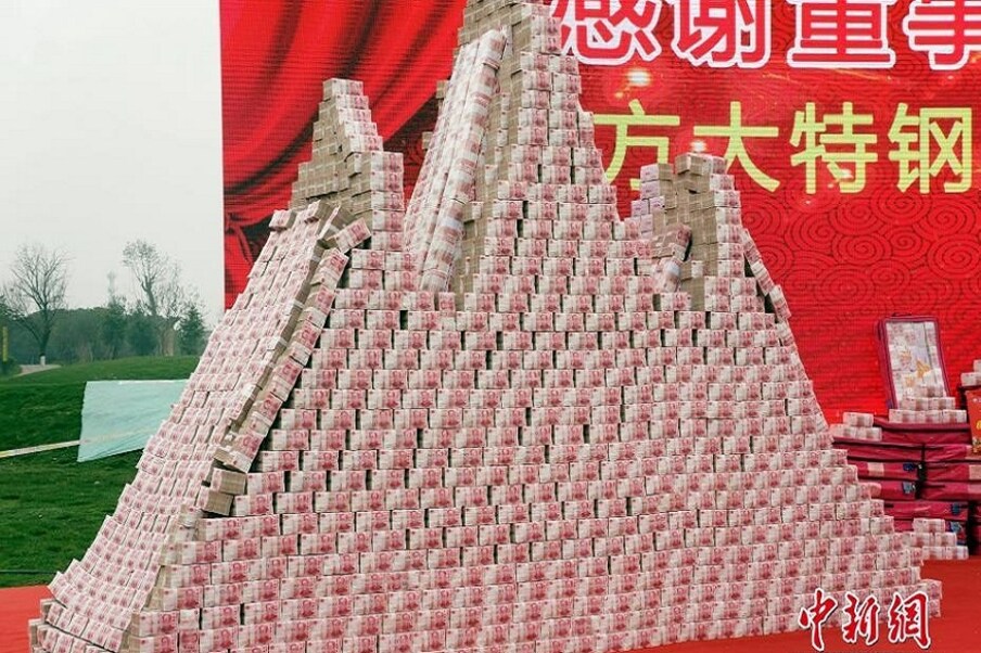  নববর্ষ আসছে চিনে। চিনে বেশিরভাগ সংস্থাগুলিই তাদের কর্মীদের বর্ষশেষের বোনাস হস্তান্তর করতে প্রস্তুত। (Photo: Shanghaiist) 