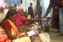 কয়েন সমস্যায় জেরবার সাগরে আসা সাধু-সন্ন্যাসীরা, নোটে ভিক্ষা দেওয়ার দাবি কয়েন সমস্যায় জেরবার সাগরে আসা সাধু-সন্ন্যাসীরা, নোটে ভিক্ষা দেওয়ার দাবি