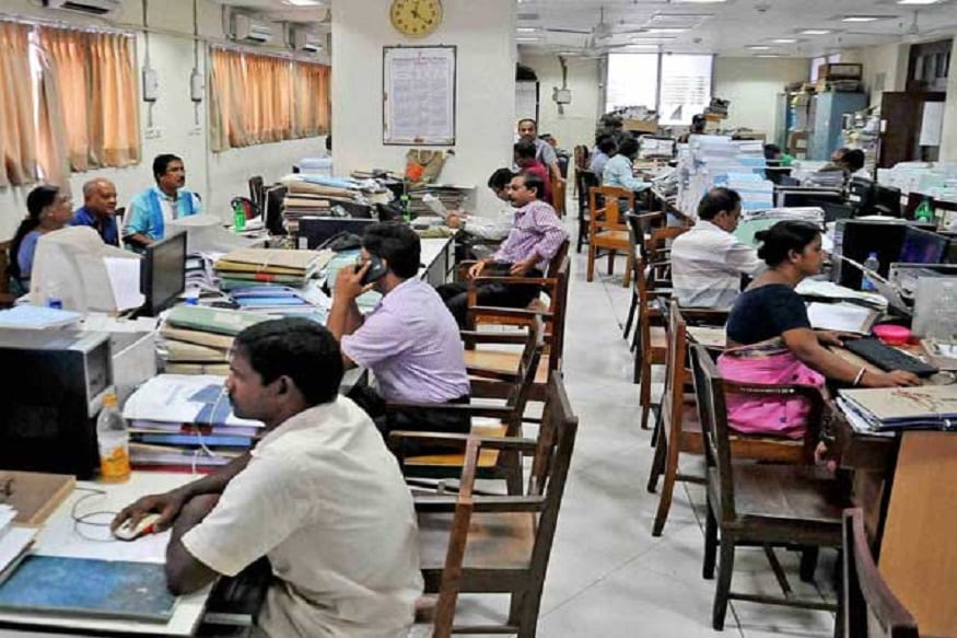 উৎসবে অগ্রিম নিতে পারবেন কর্মীরা ৷ বিনা সুদে ৮ হাজার টাকা পর্যন্ত অগ্রিম বোনাস নিতে পারবেন রাজ্য সরকারি কর্মচারীরা ৷ অগ্রিম ৬ হাজার থেকে বেড়ে করা হল ৮ হাজার টাকা ৩০-৩৬ হাজার টাকা বেতনভোগীরা পাবেন এই সুযোগ ৷প্রতীকী ছবি ৷ উৎসবে অগ্রিম নিতে পারবেন কর্মীরা ৷ বিনা সুদে ৮ হাজার টাকা পর্যন্ত অগ্রিম বোনাস নিতে পারবেন রাজ্য সরকারি কর্মচারীরা ৷ অগ্রিম ৬ হাজার থেকে বেড়ে করা হল ৮ হাজার টাকা ৩০-৩৬ হাজার টাকা বেতনভোগীরা পাবেন এই সুযোগ ৷প্রতীকী ছবি ৷