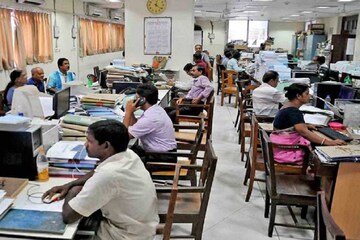 সরকারি কর্মচারীদের জন্য মোদি সরকারের বড় উপহার, বাজেটে হতে পারে ঘোষণা