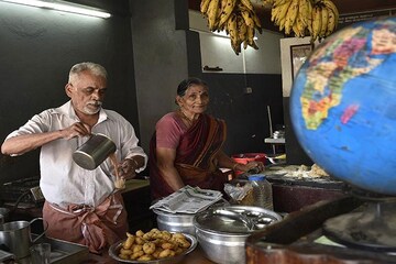 শুধুমাত্র চা বিক্রি করেই বিদেশ চষে বেড়ালেন এই দম্পতি শুধুমাত্র চা বিক্রি করেই বিদেশ চষে বেড়ালেন এই দম্পতি