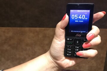 মাত্র ১০৯৫ টাকায় পেয়ে যাবেন JioPhone, সঙ্গে মিলবে ৬ মাসের ফ্রি ডেটা ও কলিং পরিষেবা