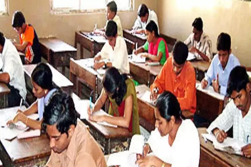 সাধারণ প্রার্থীদের পরীক্ষার ফি হিসেবে দিতে হবে ১০০ টাকা ৷ তপশিলী জাতি, তপশিলী উপজাতি ও অন্যান্য সংরক্ষিত শ্রেণীর প্রার্থীদের কোনও ফি দিতে হবে না ৷ তবে অফলাইন ও অনলাইন দুভাবেই পরীক্ষার ফি জমা করা যাবে ৷ টাকা জমার শেষ তারিখ ৩১ মে ৷(ছবি: সংগৃহীত) সাধারণ প্রার্থীদের পরীক্ষার ফি হিসেবে দিতে হবে ১০০ টাকা ৷ তপশিলী জাতি, তপশিলী উপজাতি ও অন্যান্য সংরক্ষিত শ্রেণীর প্রার্থীদের কোনও ফি দিতে হবে না ৷ তবে অফলাইন ও অনলাইন দুভাবেই পরীক্ষার ফি জমা করা যাবে ৷ টাকা জমার শেষ তারিখ ৩১ মে ৷(ছবি: সংগৃহীত)