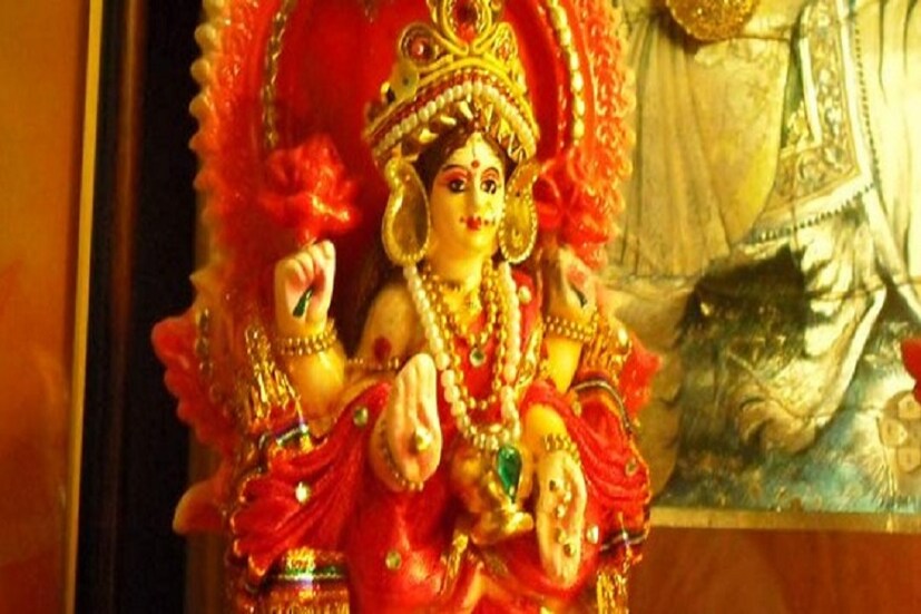 মাঘ মাসের পূর্ণিমাই মাঘী পূর্ণিমা নামে পরিচিত ৷ মূলত পূর্ণিমা তিথিতে মা লক্ষ্মীর পুজোয় সংসারের সুখ ও সমৃদ্ধি বজায় থাকে ৷ ছবি সংগৃহীত ৷
