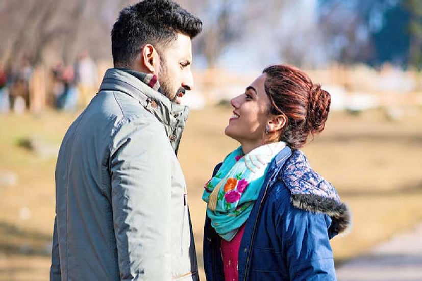 কফি ইউথ করণে উঠে এল এই প্রসঙ্গ ৷ সেখানে জানা গেল যে ছেলের ছবি মনমরজিয়া দেখে কেঁদে ফেলেছিলেন অমিতাভ ৷ অভিষেকের অভিনয় দেখে নিজেকে আর ঠিক রাখতে পারেননি তাঁর বাবা ৷ এমনিতেই বলিউডে অভিষেকের কাজ পাওয়া নিয়ে অনেক কথা উঠে আসে ৷ খুব বেশি ছবিতে দেখা যায় না তাঁকে ৷ তবে অনুরাগ কাশ্যপের ছবি মনমরজিয়ায় তিনি অনবদ্য অভিনয় করেছিলেন ৷ যার সার্টিফিকেট দিয়ে দেন সয়ং বিগ বি ৷ তবে ছেলের ব্যাপারে একেবারেই উদার নন অমিতাভ ৷ তাঁর ছবি ভাল না হলে মুখের ওপরই বলে দেন তিনি ৷ তবে মনমরজিয়া ছবিটি চোখে জল এনে দিয়েছিল বিগ বি-র ৷  Photo Courtesy: Instagram 