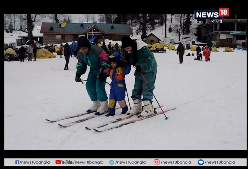 তবে, এই প্রবল তুষারপাতের জেরে বেজায় খুশি পর্যটকেরা ৷ কেউ বরফ হাতে খেলা করছেন ৷ আবার কেউ বরফে স্কেটিং করছেন ৷ হিমাচল জুড়ে রীতিমত ক্রিস্টমাস মানাচ্ছেন পর্যটকেরা ৷ 