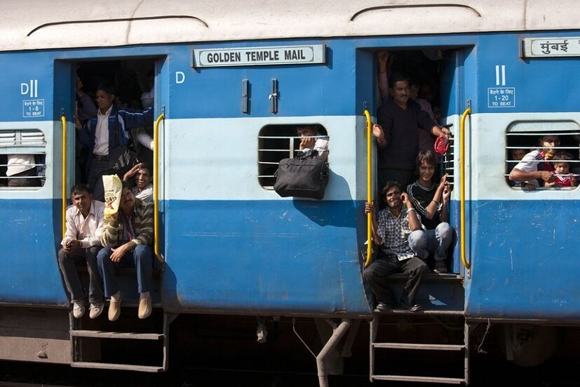 আবেদন করার জন্য প্রথমে RRB ওয়েবসাইটে যান । সেখানে ‘RRB JE recruitment’এ ক্লিক করুন ।  (ছবি: সংগৃহীত)