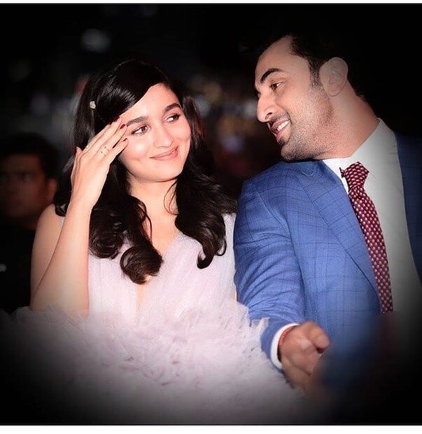 • সম্প্রতিক একটি সাক্ষাৎকারে নিজে মুখেই সে কথা জানান আলিয়া ৷ বলেন, ‘‘রণবীরের সঙ্গে প্রথম দেখা হয় ১১ বছর বয়সে ৷ ‘ব্ল্যাক’-এর অডিশন দিতে গিয়েছিলাম ৷ তখন থেকেই রণবীর আমার সেলিব্রিটি ক্রাশ ৷’’ ছবি: ইনস্টাগ্রাম ৷ 